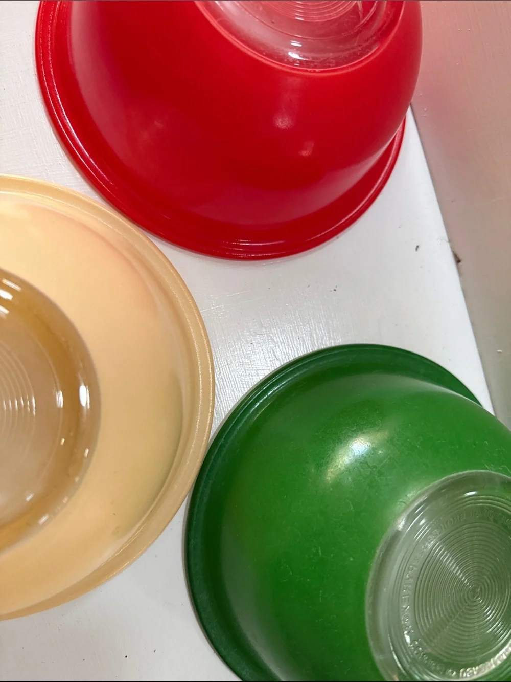 PYREX 3 Total 7” Diameter 3” High Red, Green & Cream Mixing Bowls Set